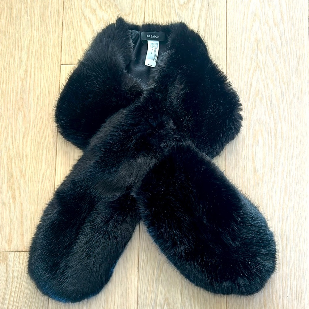 Aritzia Babaton faux fur pull through scarf with 100% silk lining
